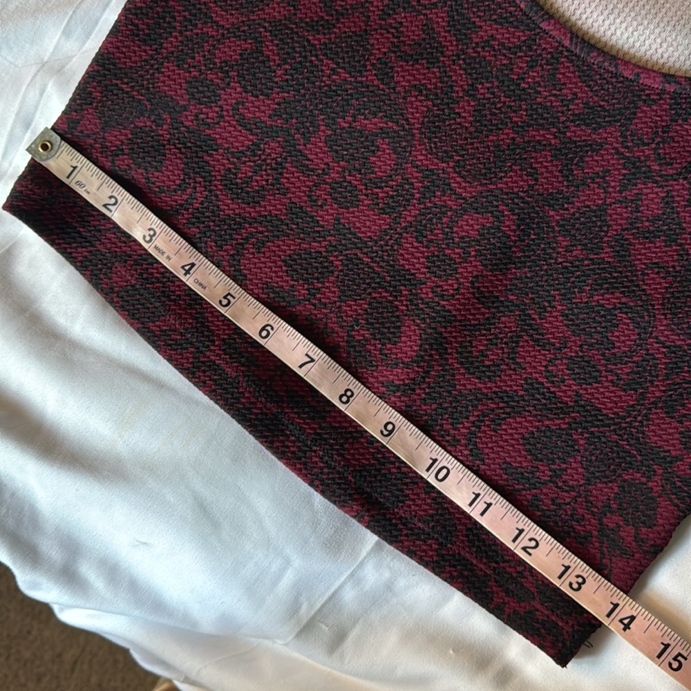 XXI Forever 21 Elegant Black and Red/ Burgundy Waffle Textured Crop Top NWOT - Picture 10 of 14